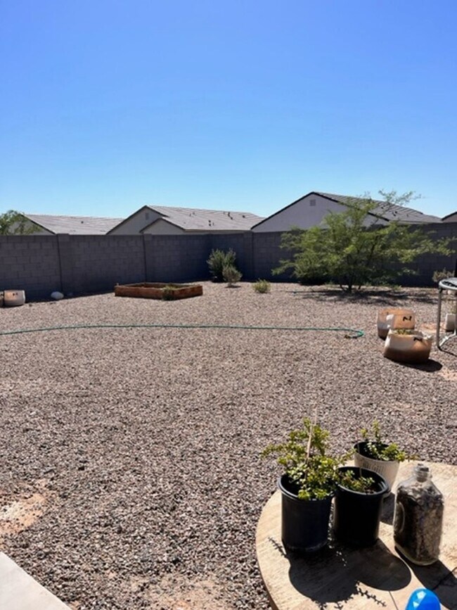 Building Photo - Heartland Ranch Coolidge
