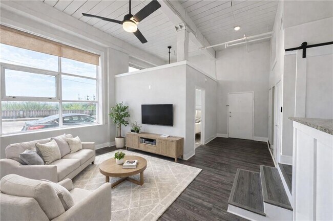 Building Photo - 161 Mangum St SW