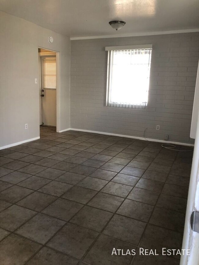 Building Photo - COMING SOON! Spacious One Bedroom in the C...