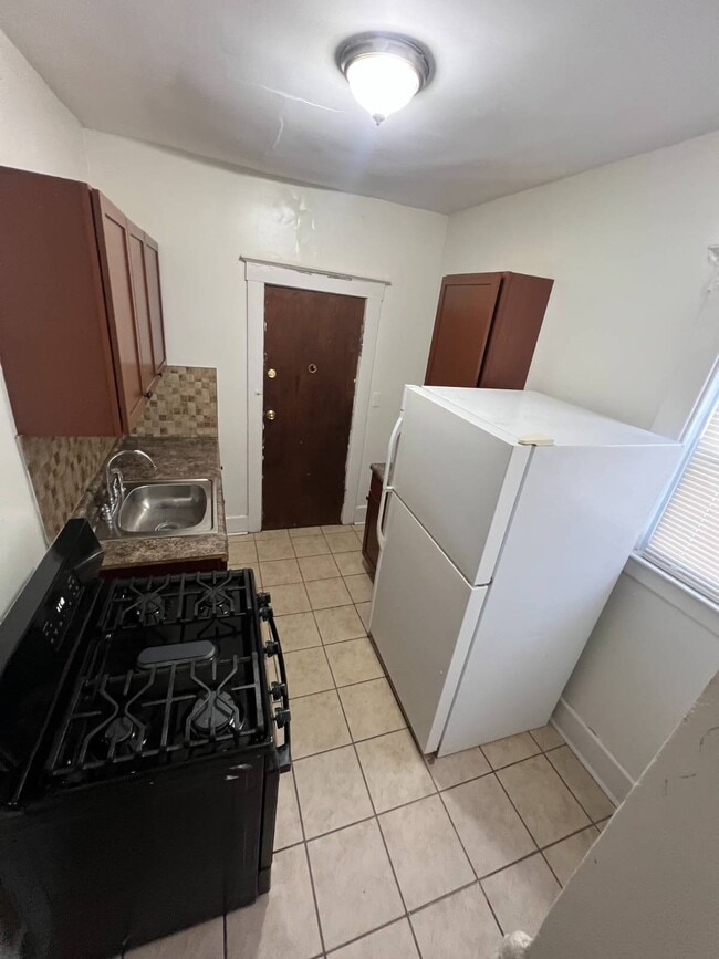 Building Photo - 1943 W Bethune St