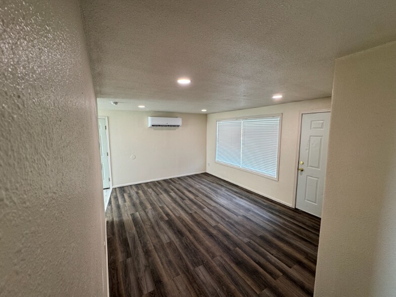 Building Photo - 1110 S Alderwood Dr