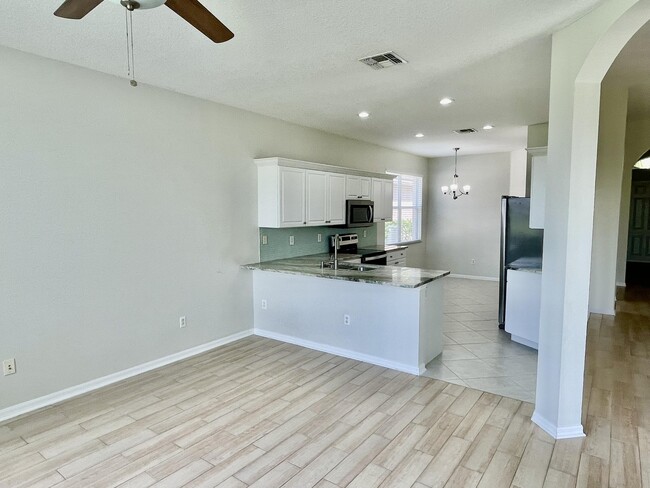 Building Photo - 10419 SW Southgate Ct