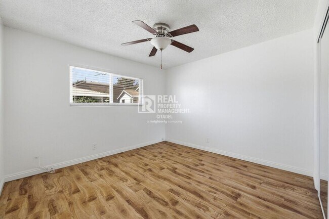 Building Photo - 186 E 21st St