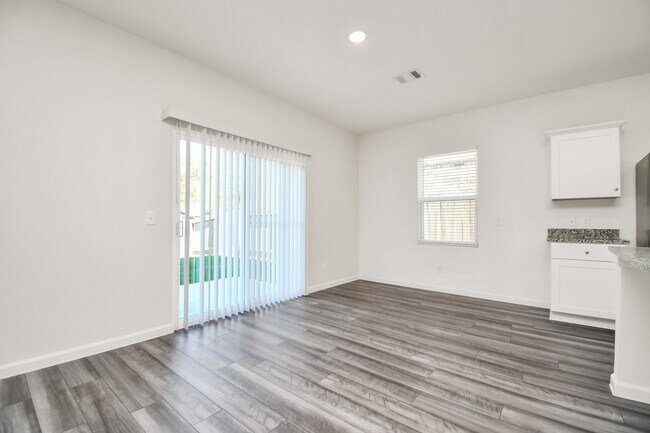 Building Photo - 7819 Royalwood Dr