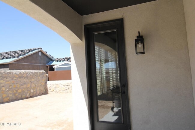 Building Photo - 13878 Paseo Central Ave