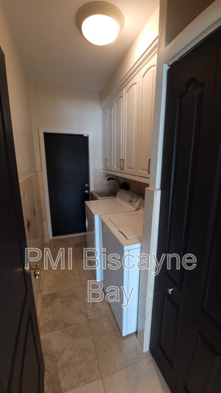 Building Photo - 21369 SW 92nd Ave
