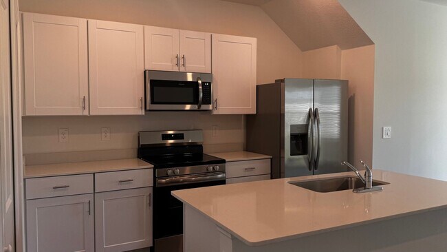 Building Photo - Charming Modern Townhome in Marion Ranch – Prime Ocala Location, Internet, Trash & Lawn Care Incl...