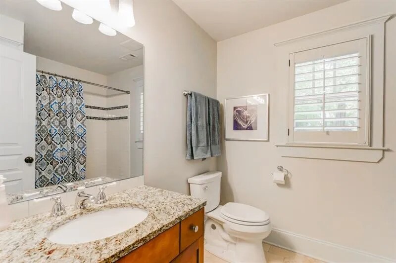 Hallway Bath (2nd Floor) - 2018 McLendon Ave NE