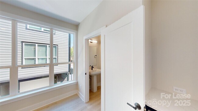 Building Photo - 409 Devender Ln