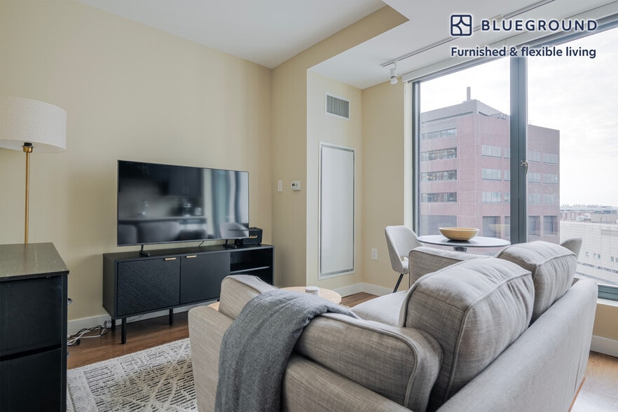 Building Photo - 45 Stuart St