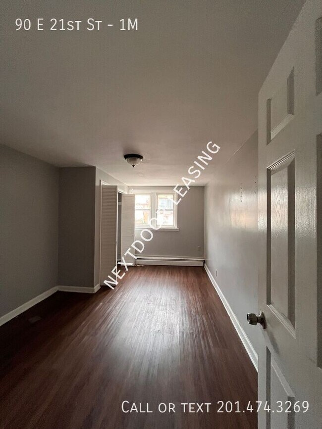 Building Photo - 90 E 21st St