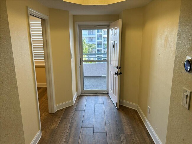 Building Photo - 8000 Sailboat Key Blvd S