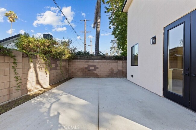 Building Photo - 11145 Hortense St