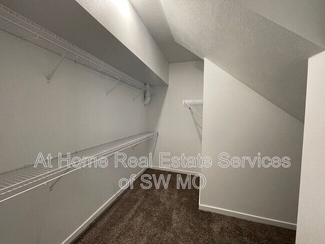 Building Photo - 2777 S Meadowlark Ave