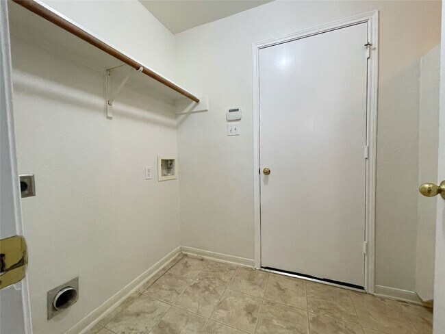 Building Photo - 15723 Crooked Arrow Dr