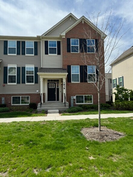 Primary Photo - 1838 Kraft Ave