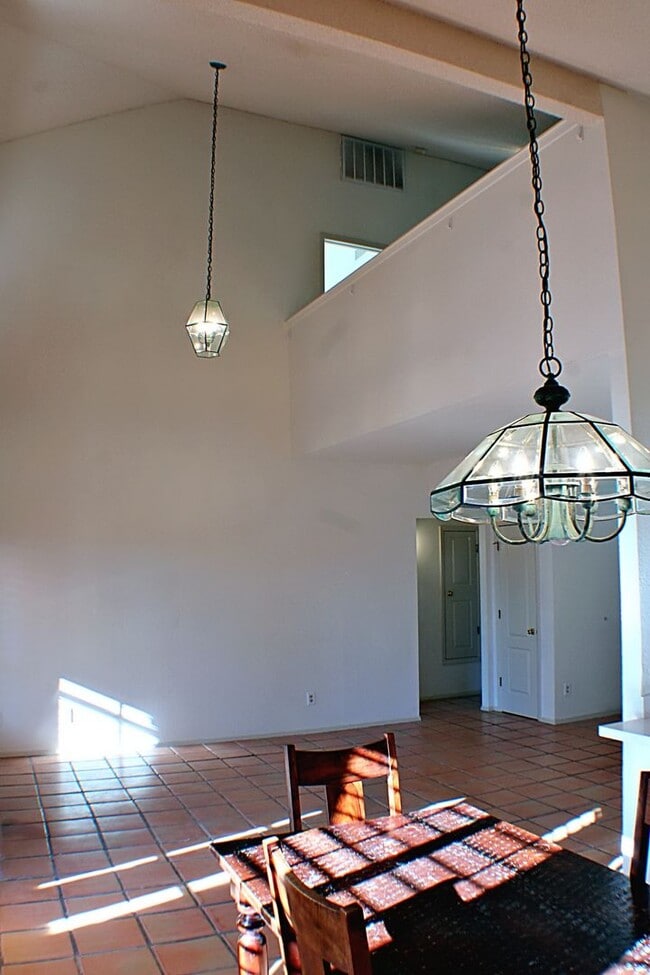 Building Photo - Beautiful Move-in Ready Home