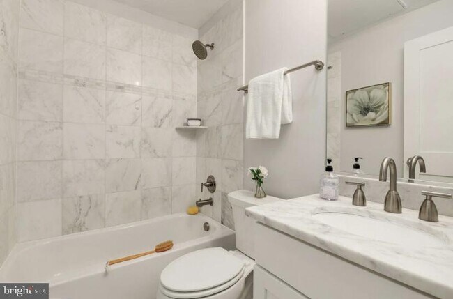 Building Photo - 1700 Euclid St NW