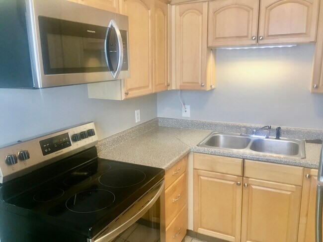 Building Photo - 305 35th Ave N