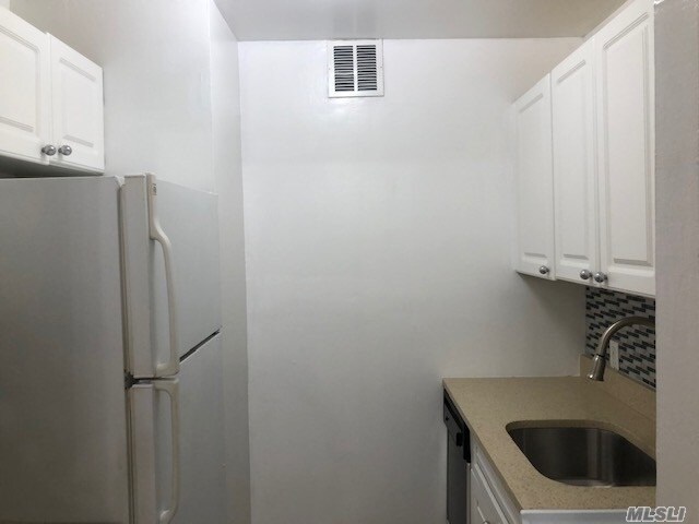 Building Photo - 87-30 62nd Ave