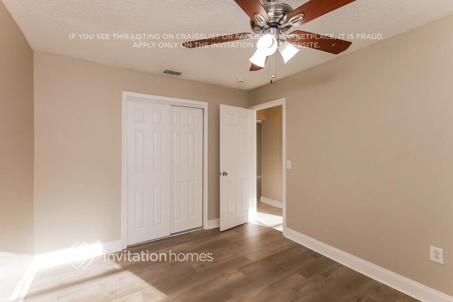 Building Photo - 8744 Southampton Dr