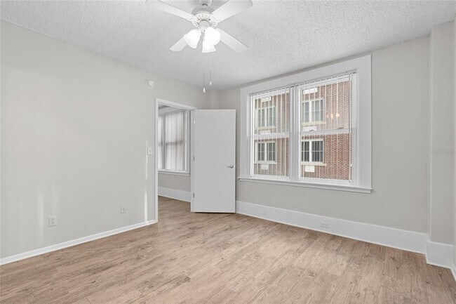 Building Photo - 411 1st Ave N