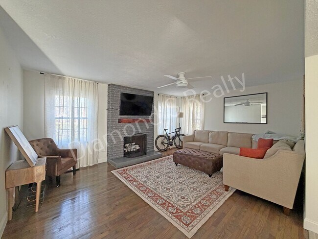 Building Photo - Stunning 3_Bed Home with Two Primary Suites & a Pool!