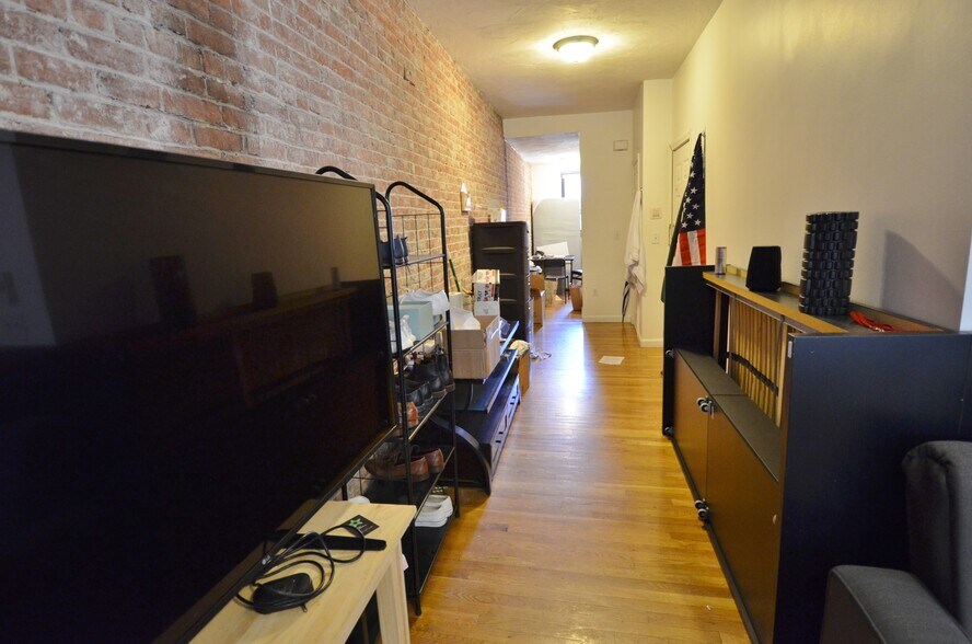 Building Photo - 111 Gainsborough St