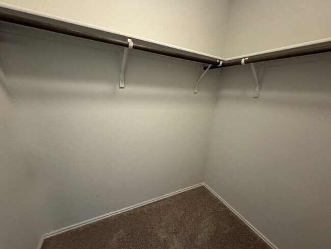 Building Photo - ***50% OFF FIRST FULL MONTH'S RENT!*** Thr...