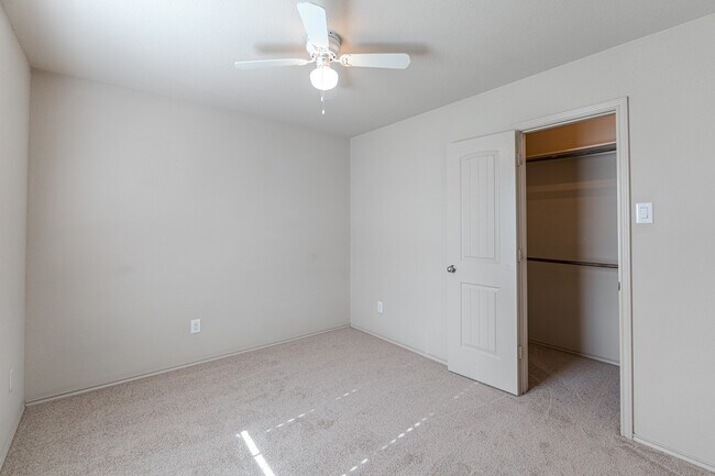 Building Photo - 2007 Naplechase Crest Dr