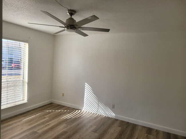 Building Photo - FOR RENT!!! BEAUTIFUL AND SPACIOUS 1 BED 1 BATH CONDO (MOVE IN SPECIAL)...