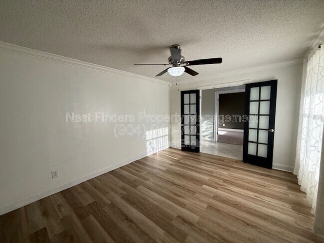 Building Photo - 12947 Tree Wy Ct N