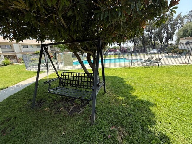 Building Photo - Upgraded 3-Bedroom Condo for Rent in Arleta!