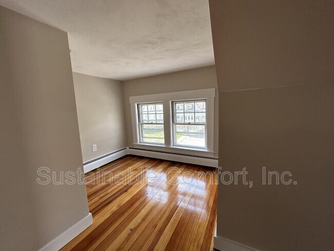 Building Photo - 30 Roxbury St