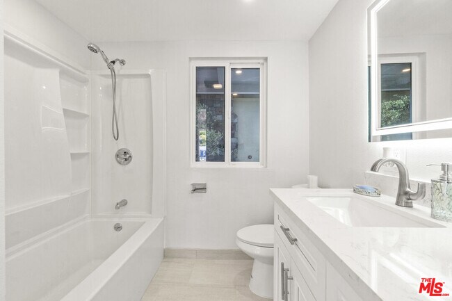 Building Photo - 1060 Palisair Pl