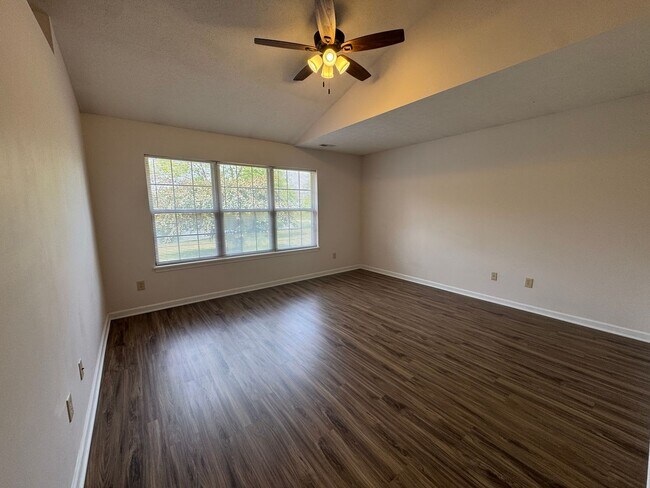 Building Photo - 9847 Cranberry Cir