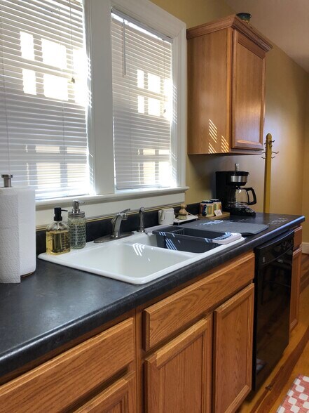 Building Photo - 109 Vintage Ave