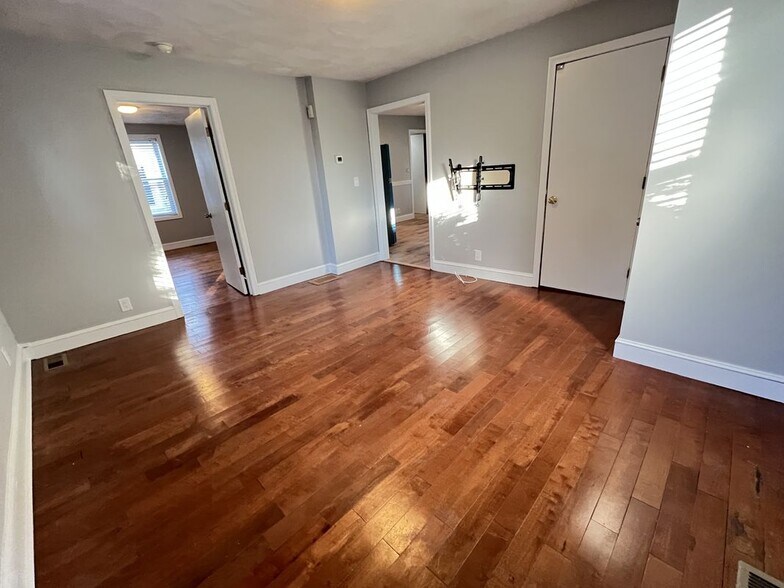 Building Photo - 1 Mill St Ct