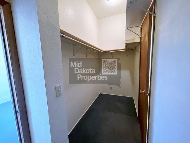 Building Photo - 509 E 1st- 3 bedroom single story house