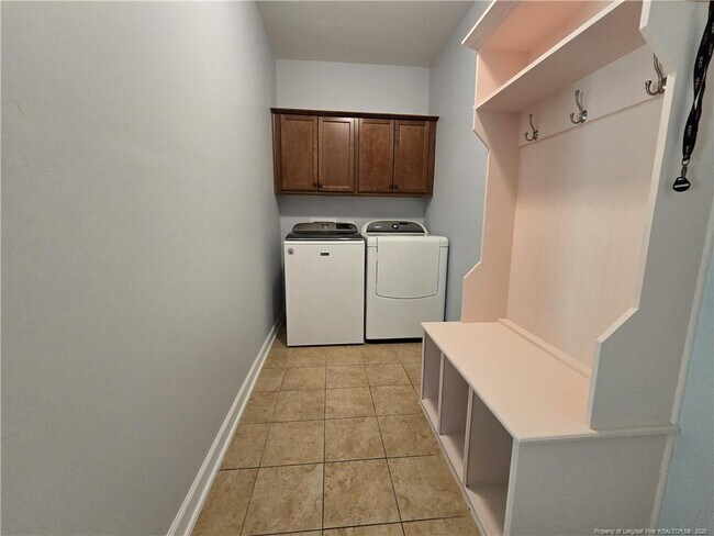 Building Photo - 410 Sedgefield Dr