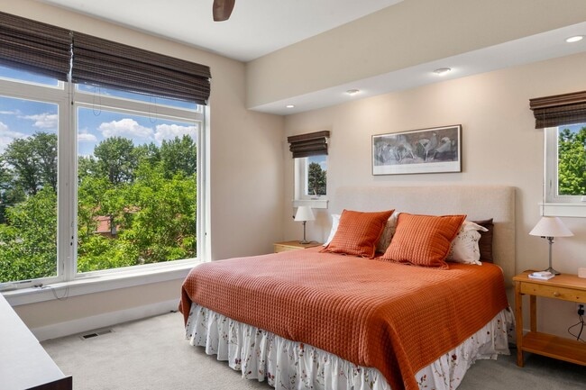 Building Photo - Modern 4BR/3.5BA Duplex with Finished Base...