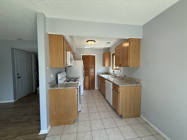 Building Photo - 1711 Bell Dr