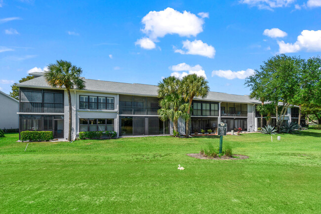 Building Photo - 5054 Golfview Ct