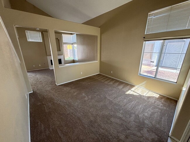 Building Photo - Gorgeous 5Bed/2Bath Home located in Sunris...