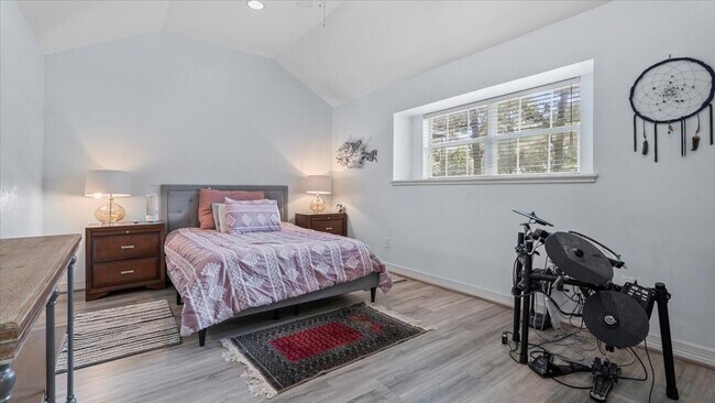 Building Photo - 9502 Rolling Oaks