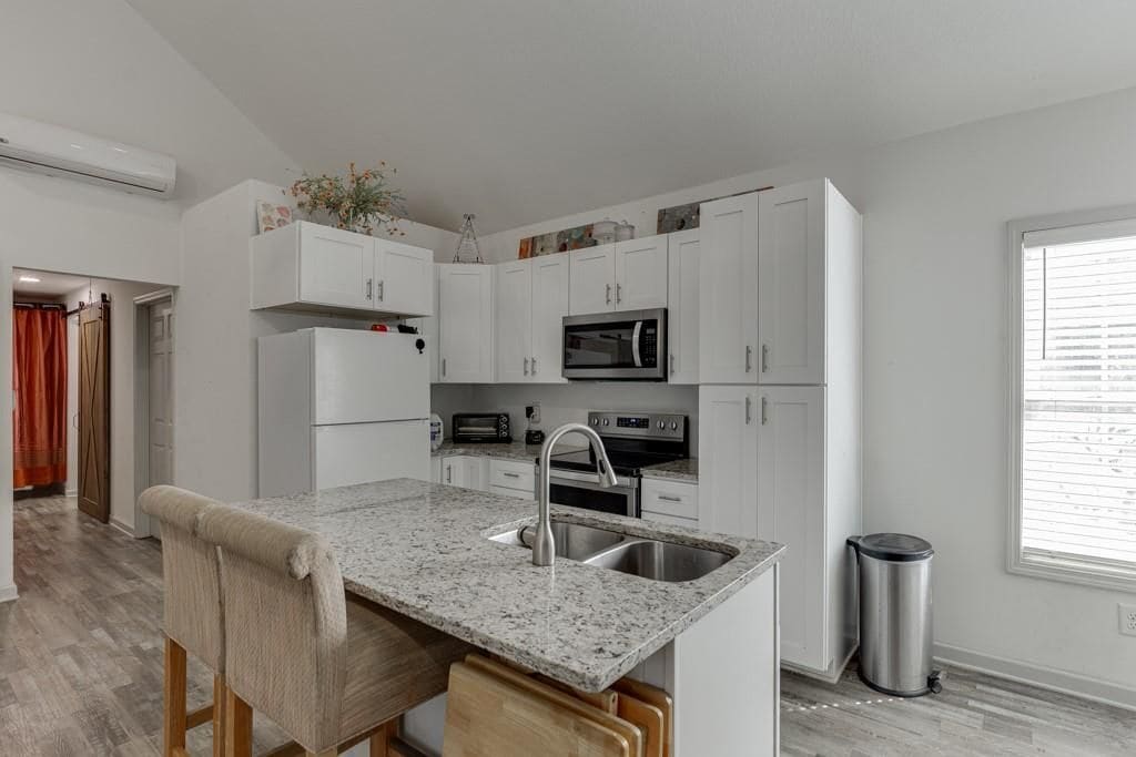 Building Photo - 1051 Gage Dr