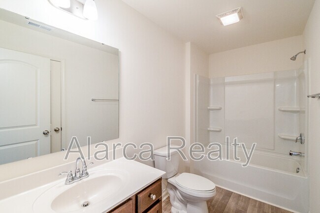 Building Photo - 764 Alexander Commons Dr