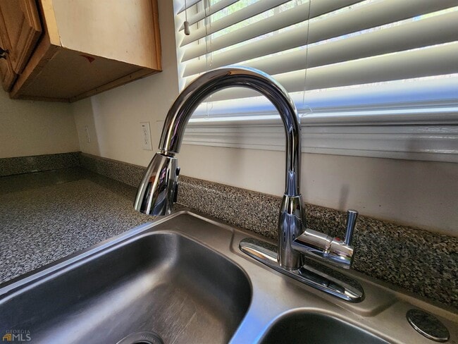 Building Photo - 7130 Cavender Dr SW