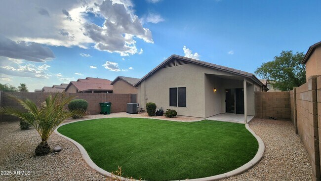 Building Photo - 42539 W Hillman Dr