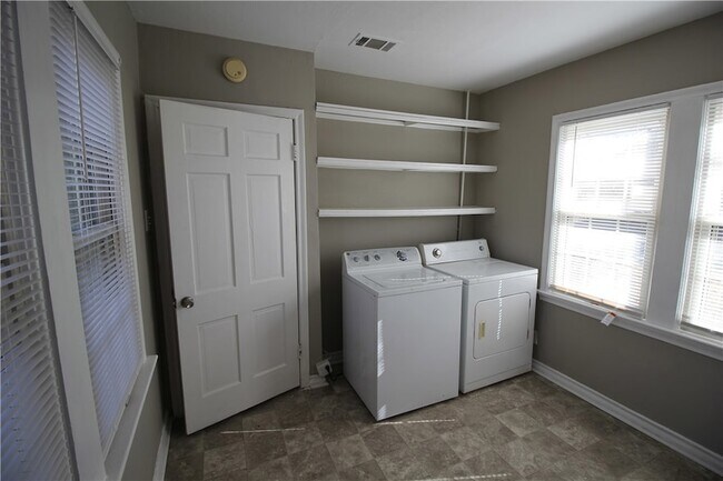 Building Photo - 4303 Delmar Ave